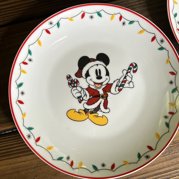 Disney Mickey Mouse and Minnie Mouse Holiday Plates, Set of 4 🎄 - Picture 6 of 13